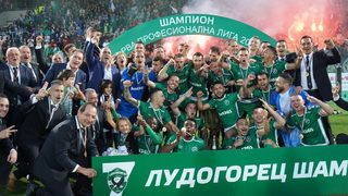 "Лудогорец" вдигна седмата поредна титла след зрелищно равенство с "Левски"