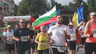Бегачи от 13 държави взеха участие в Плевенския маратон