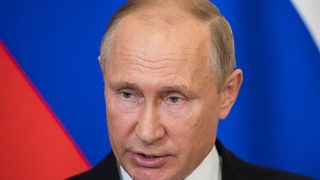 Путин и Порошенко са говорили по телефона за размяна на затворници