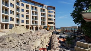 Как съветниците в Каварна превърнаха обществена поръчка в незаконно строителство