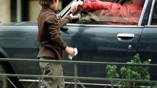 Искате да просите в Швеция? Лицензът струва 23 евро
