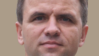 Между небето и земята (откъс от "Боговете на града" на Емил Ценов)