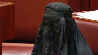 Швейцарското правителство се обяви против референдум за забулването на лицето