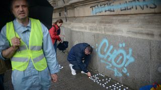 Кратки новини: Мълчаливо бдение пред централата на БДЖ