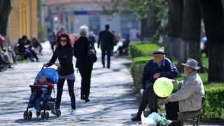 Европа бавно се топи и само имиграцията балансира смъртността
