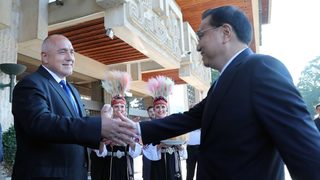 Кратки новини: Премиерът на Китай пристигна в България