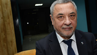 Цитат на деня: Бъркате ме с Каракачанов - нито съм му на ръста, нито на килограмите