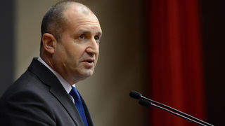 В Париж президентът настоя за справедливо разпределение на научния потенциал за заличаване пропастта в ЕС