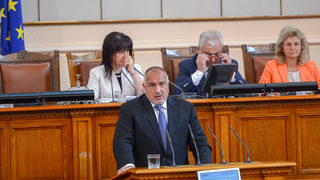 Истинският проблем са легалните мигранти, заяви Борисов в парламента