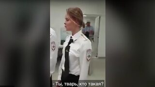 Видео: "Ех, защо не е 1937-а година!" - руски полицай към задържаните от <span class="highlight">Pussy</span> <span class="highlight">Riot</span>