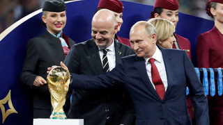 Русия е в еуфория след края на световното, но проблемите на Путин остават