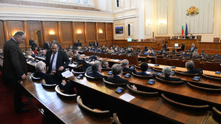 Парламентът избра членове на <span class="highlight">комисията</span> <span class="highlight">за</span> <span class="highlight">надзор</span> <span class="highlight">над</span> одиторите