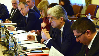 Кабинетът разреши на МРРБ да си увеличи разходите със 180 млн. лева заради тол-системата