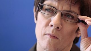Германия ще обсъжда връщането на задължителната военна служба
