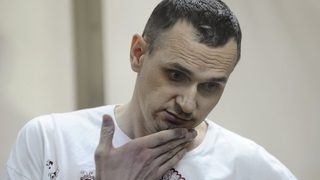 ЕС настоя Русия да осигури "подходящи медицински грижи" на <span class="highlight">Олег</span> <span class="highlight">Сенцов</span>