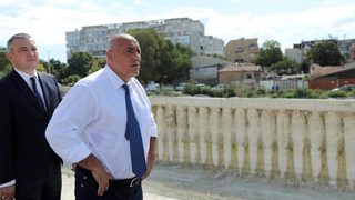 Разрешеният строеж във Варна бил върху змиярник, а не върху плаж, увери Борисов
