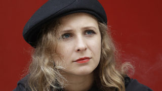 Мария Альохина от "<span class="highlight">Пуси</span> <span class="highlight">Райът</span>" избяга от Русия в Единбург