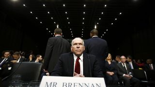 Бивш директор на ЦРУ мисли с дела да си запази достъпа до секретна информация