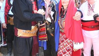 Снимка на деня: Цветанов с носия на сватбата на <span class="highlight">Бен</span> <span class="highlight">Крос</span> в Жеравна