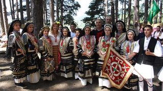 Снимка на деня: Цветанов с носия на сватбата на <span class="highlight">Бен</span> <span class="highlight">Крос</span> в Жеравна