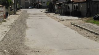 По разбитите улици на курортния град, който иска "втора кабинка"