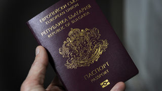 Издаването на временен български паспорт в чужбина поевтинява