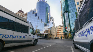 Десет души са задържани при акцията във фирми около "Винпром Карнобат"