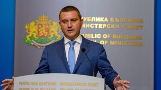 Кабинетът планира да увеличи заплатите в бюджетната сфера с 10%