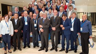 "Побратимяване" - спасителният план на Русия, или как бутилки могат да пътуват по газопровод