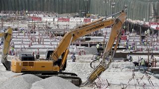 "Амнести": Работниците на обектите за Катар 2022 не получават пари с месеци