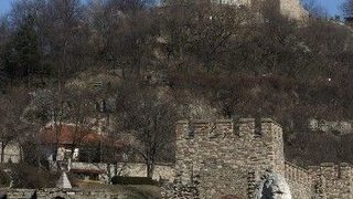Започна ритуалът за полагане на тленните останки на цар Калоян в църквата "Св.40 мъченици"