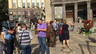 Денем на площад "<span class="highlight">Шарл</span> <span class="highlight">Азнавур</span>" в Ереван