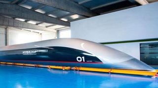 Първият <span class="highlight">високоскоростен</span> <span class="highlight">влак</span> Hyperloop бе сглобен в Испания (видео)