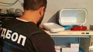 Осем души са задържани при акцията за злоупотреби с онколекарства в две болници
