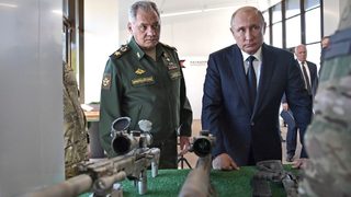Шпионските скандали в Русия показват, че армията набира сили