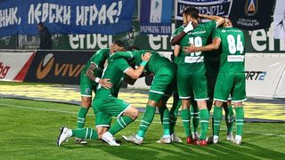 "Лудогорец" измести "Левски" от върха в Първа лига след драматична победа