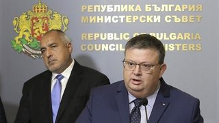 Прокурори и антикорупцоннната комисия ще блокират по-често бизнеса през 2019 г., прогнозира <span class="highlight">IHS</span> <span class="highlight">Markit</span>