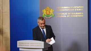 <span class="highlight">В</span> отговор на исканията <span class="highlight">за</span> оставка Валери Симеонов се похвали с работата си <span class="highlight">за</span> <span class="highlight">българите</span> <span class="highlight">в</span> <span class="highlight">чужбина</span>