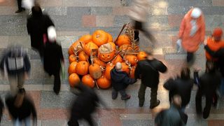 Френската полиция арестува над 100 души заради безредици в нощта на Хелоуин