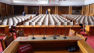 Парламентът няма да заседава заради липса на кворум (допълнена)