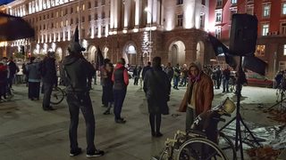 Кратки новини: За 16-и поред ден майки поискаха оставката на Валери Симеонов