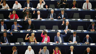 Европарламентът поиска ежегодна оценка на демокрацията във всички страни от ЕС
