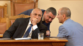 Цветанов не знаел, че министър Горанов живее <span class="highlight">в</span> апартамент <span class="highlight">на</span> братя Домусчиеви