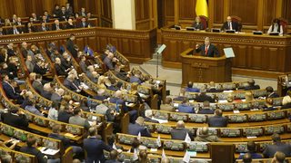 Парламентът на Украйна реши да се обяви военно положение за 30 дни