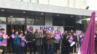 Енергийният министър обеща ТЕЦ "Марица-изток 2" да продължи да работи, въпреки че замърсява