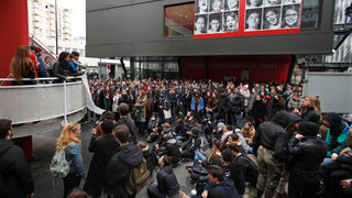 Хиляди протестираха в Париж срещу вдигането на студентските такси за неевропейци