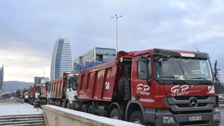 С тежка техника на пътя строители поискаха и получиха политическа подкрепа
