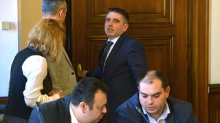 Парламентът разглежда спешните промени за конфискацията
