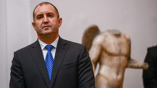 Младежите на ГЕРБ виждат в Румен Радев "момчето" и "куклата на конци" на Решетников