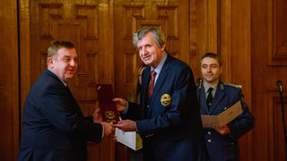 Единайсет академици искат Борисов да подкрепи Каракачанов и да даде ценни указания